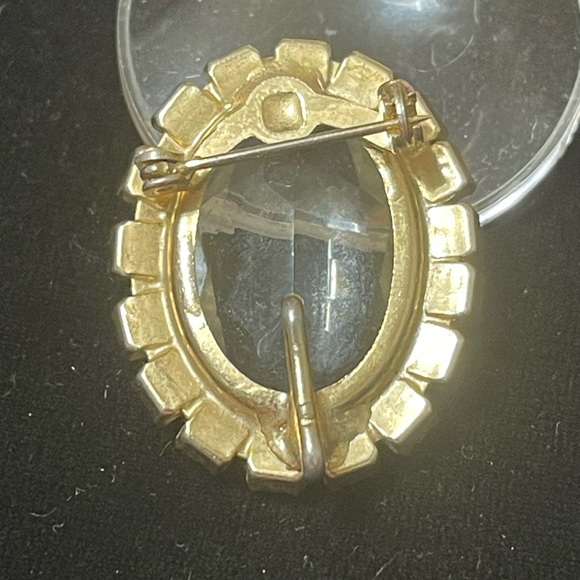 Vtg Glass Jewel Brooch, Surrounded in AB Stones! Stunning! - Picture 2 of 4